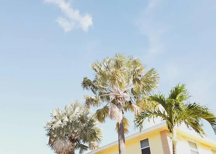Serenity At Seascape: Steps To The Beach & Shops
