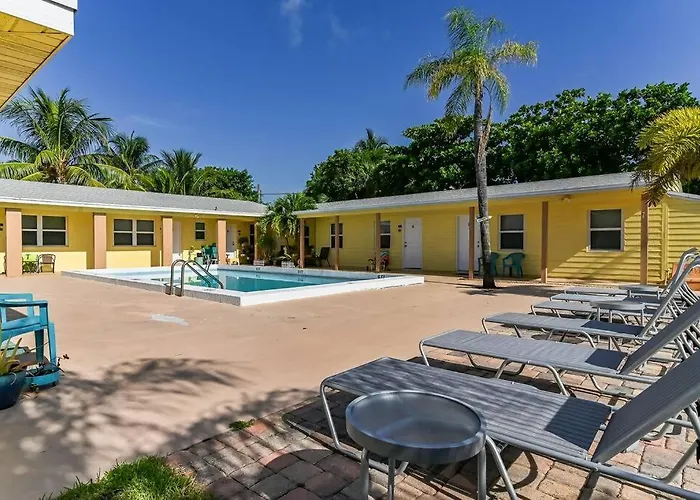 Lovely 1 Bedroom Steps From The Beach