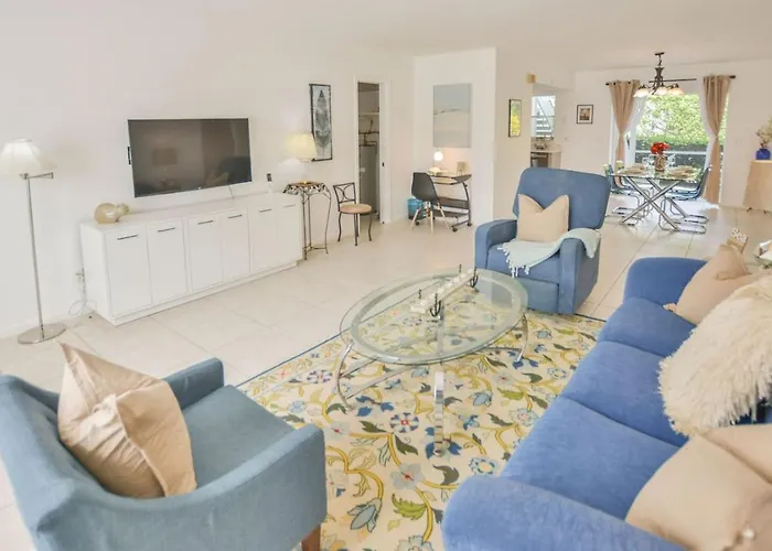 Walk To The Beach 2Br 2Ba 1300Sf