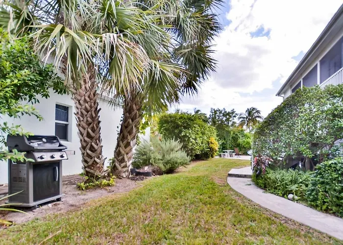 Walk To The Beach 2Br 2Ba 1300Sf